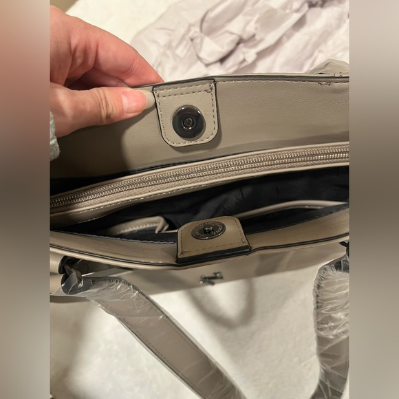 NWT Simply Vera Vera Wang Lavey Raddix Tote Bag - VEGAN LEATHER - Picture 7 of 10